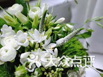 花意與潔凈 莫干山路753號花店與物業(yè)保潔用品專賣的和諧共生